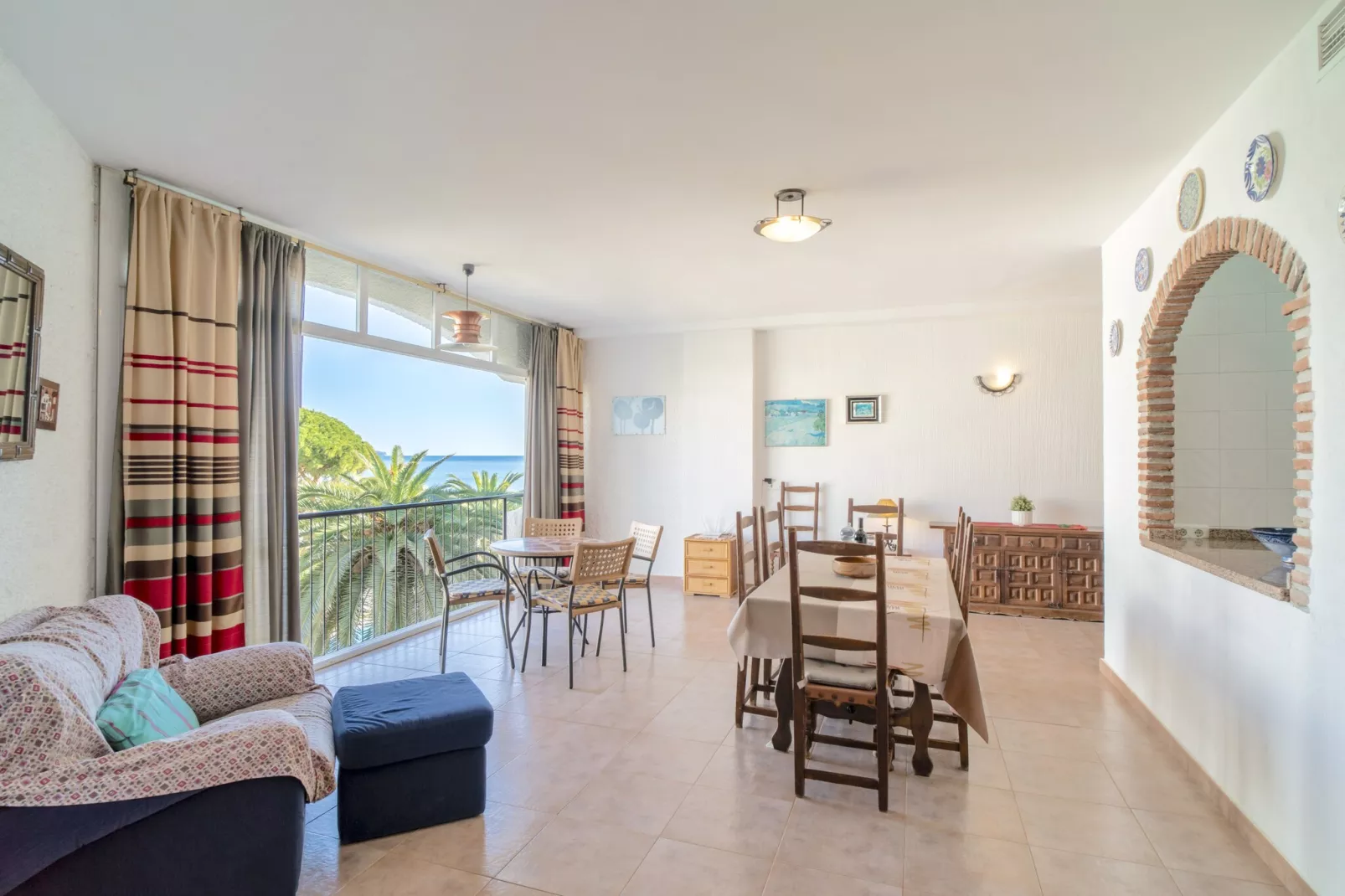 Carabeo 28 Apartment by Casasol-Eetkamer
