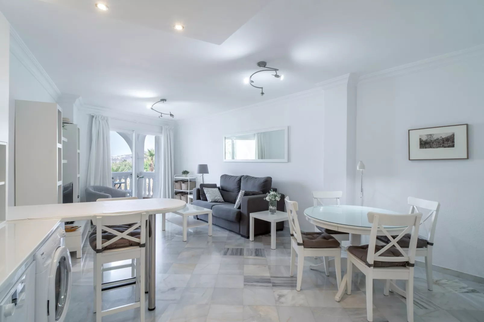 Stella Maris Beachfront B by Casasol-Woonkamer