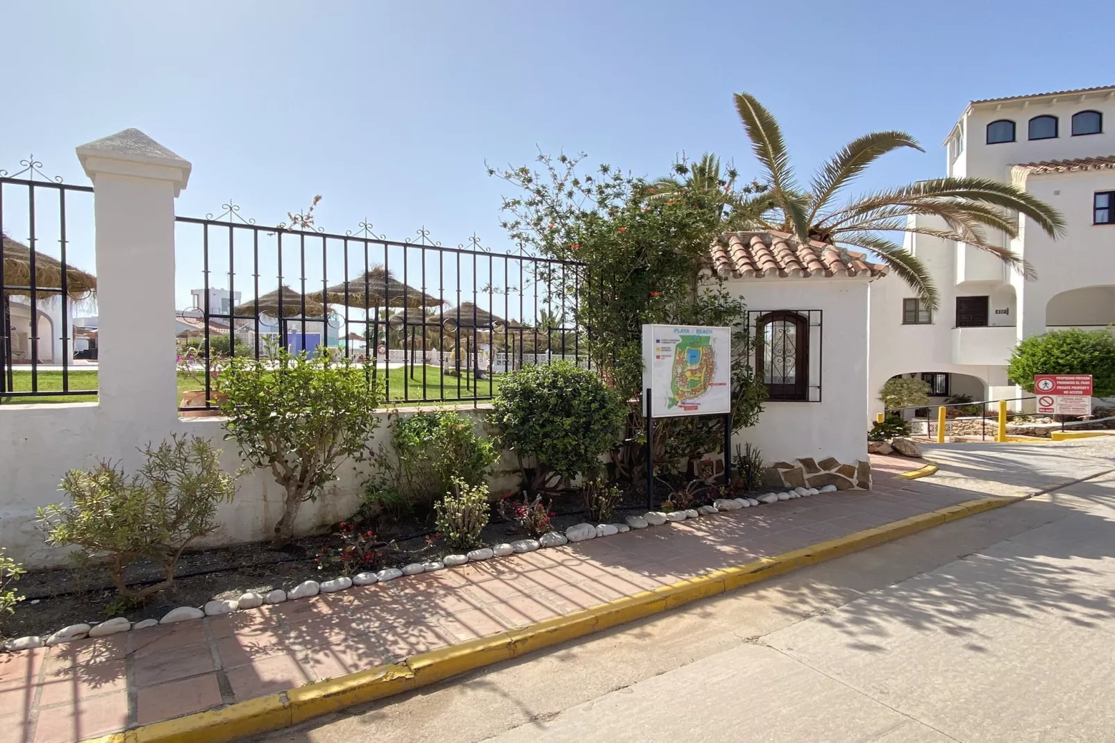 Capistrano Playa 403 by Casasol-Zwembad