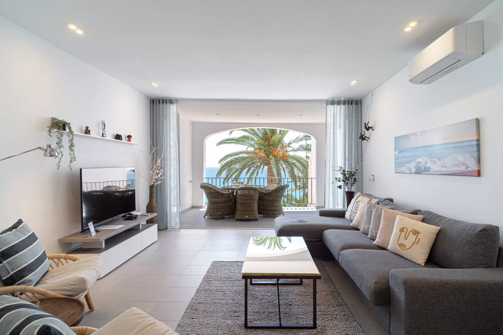 Tuhillo E1 Luxury Seaview by Casasol-Woonkamer