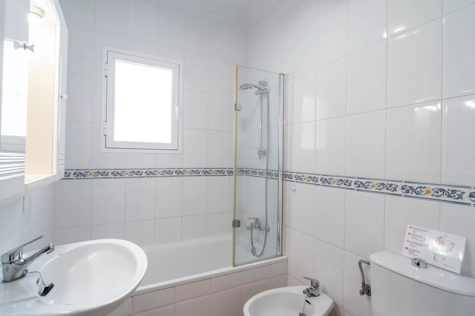 Toboso  1C Torrecilla Beach Paradise by Casasol-Badkamer