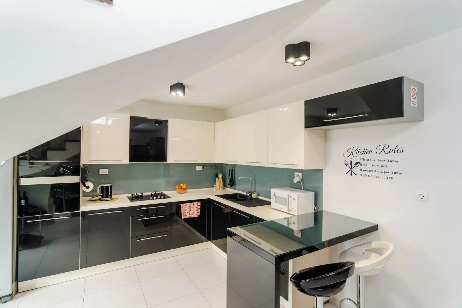 Apartment Villa Mikica - Four Bedroom Duplex Apartment with Terrace and Partial Sea View-Keuken