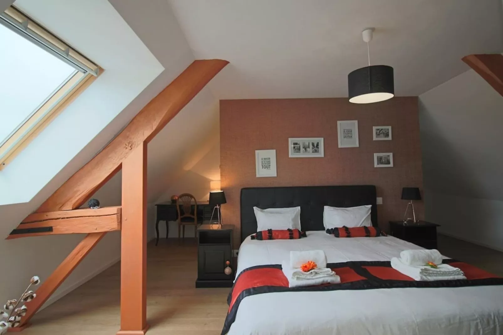 Arnage - Corner - Lodge - Piscine - Rêve au Mans-Slaapkamer