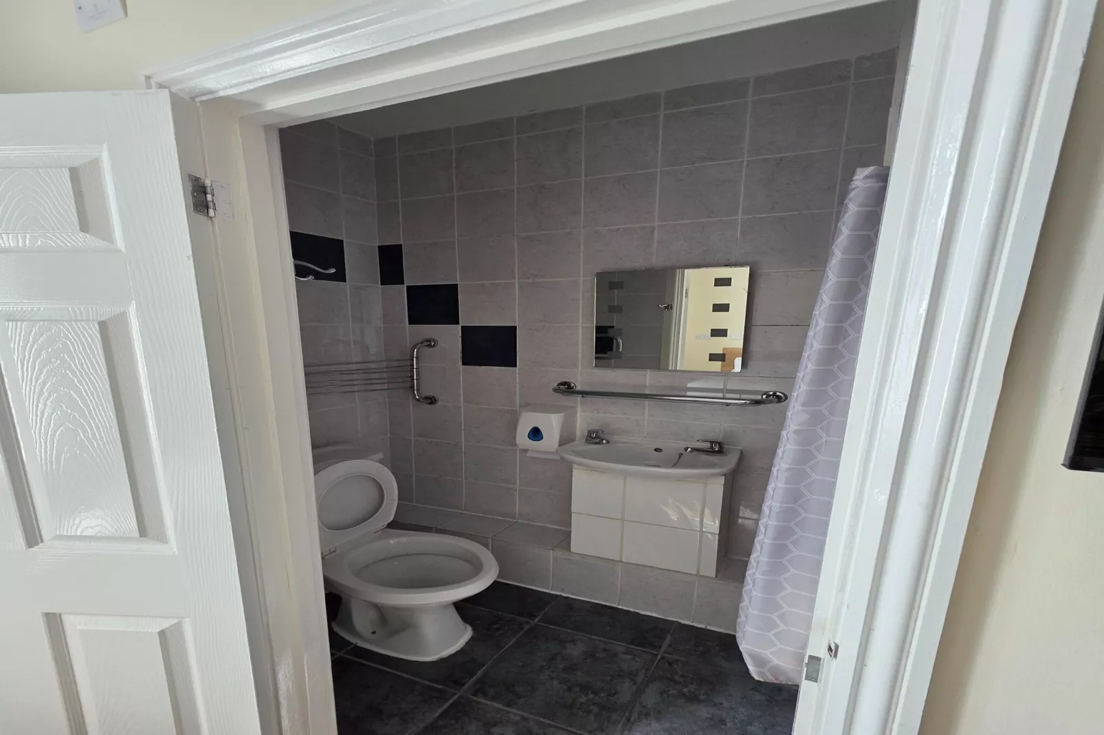 Russel Twin Room-Badkamer
