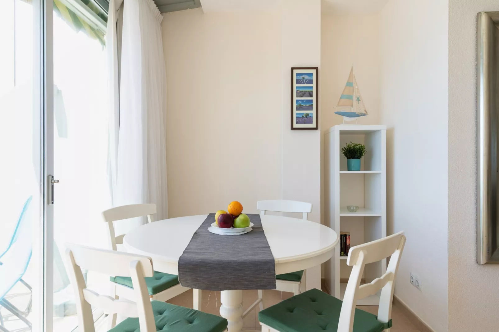 Front line with nice terrace By CanariasGetaway-Eetkamer