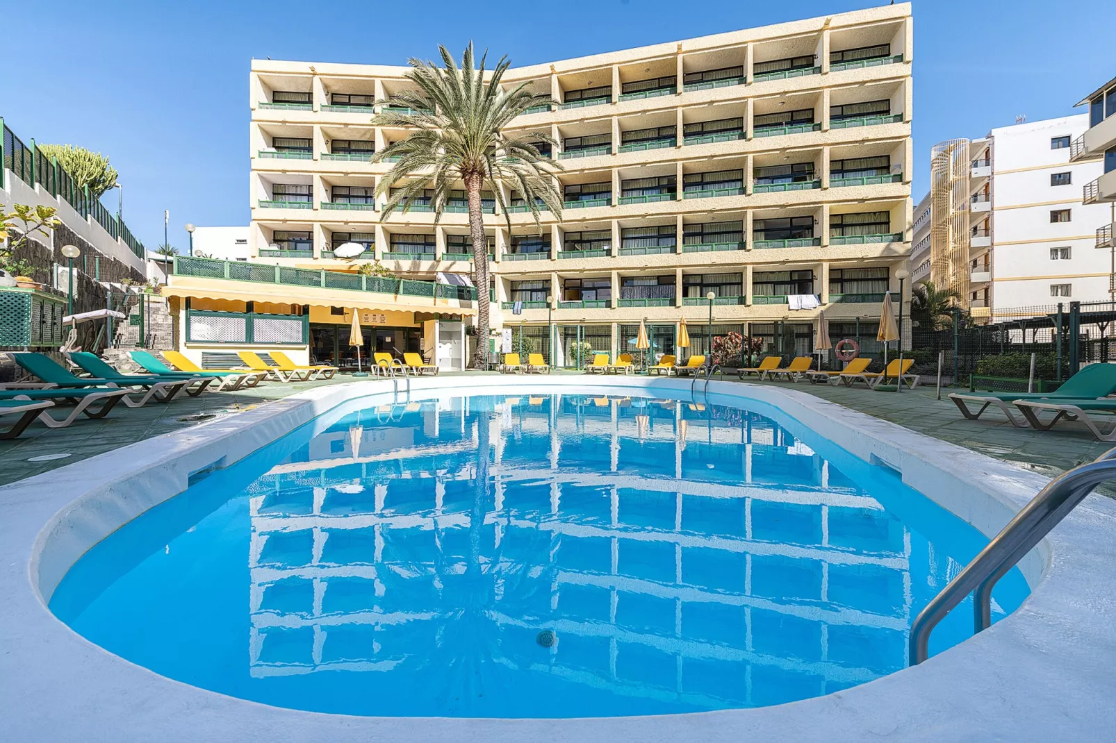 Beach View Apartment I-Zwembad