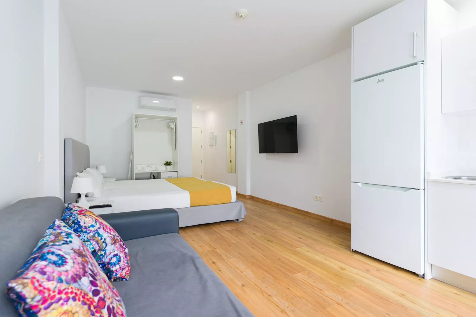 OK Las Canteras 5B by CanariasGetaway-Woonkamer