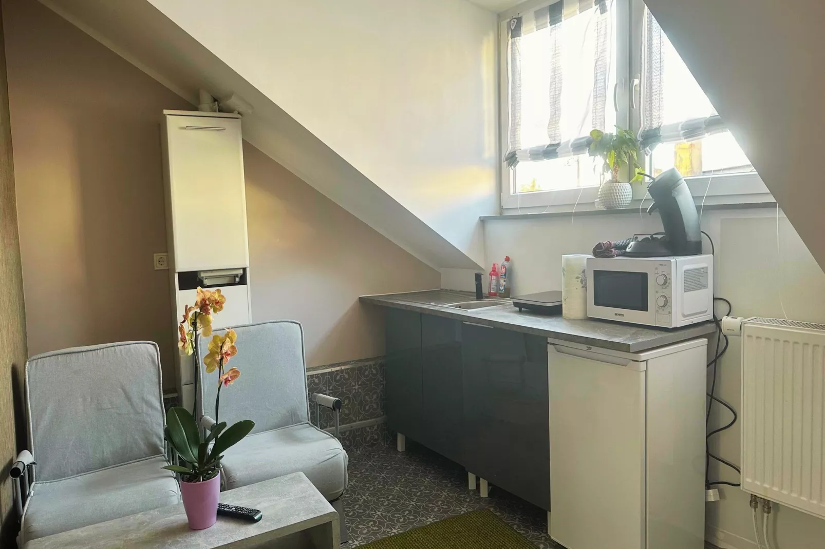 F002 Apartment mit Schlafzimmer DG-Woonkamer