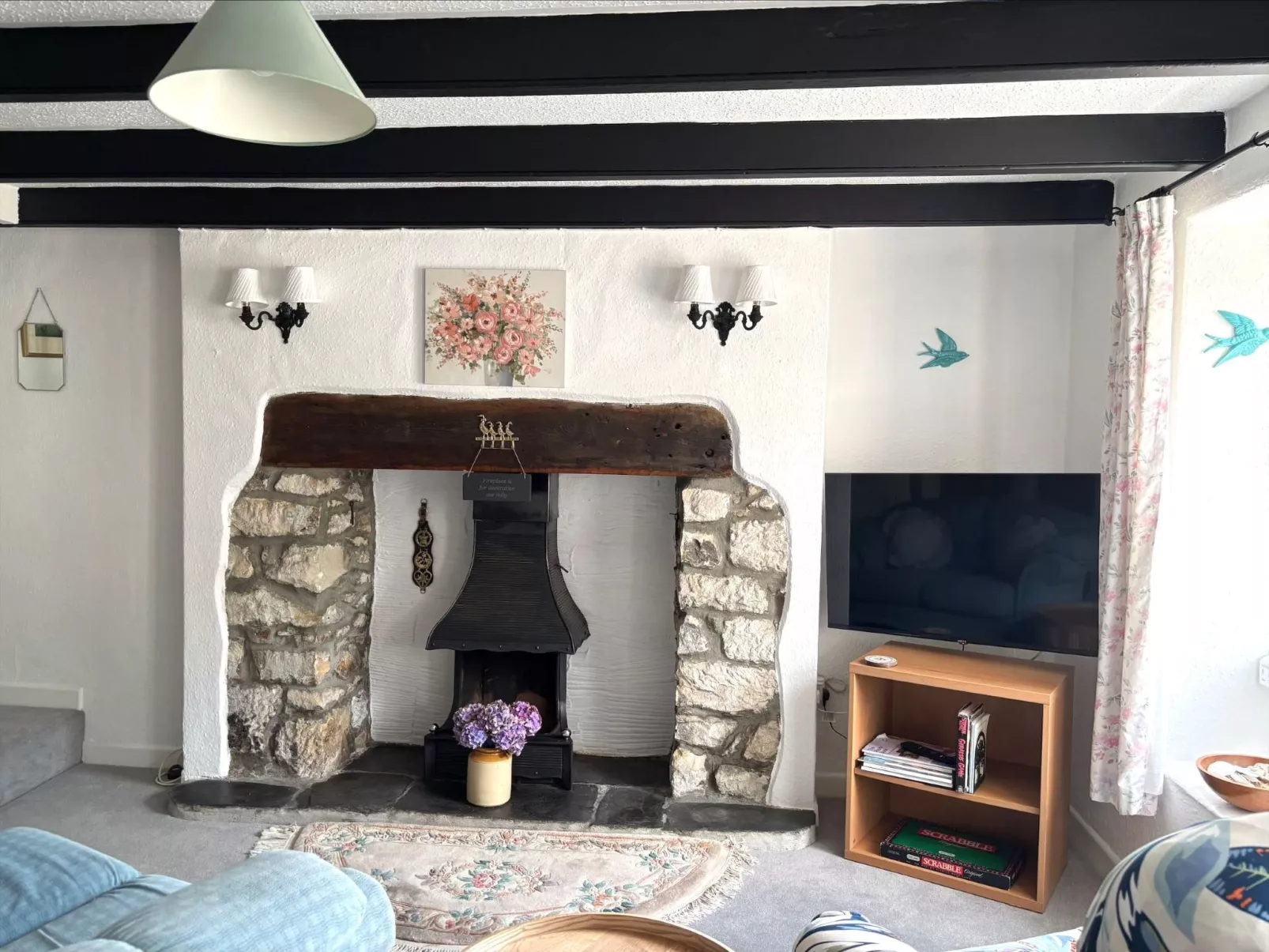 Rosehip Cottage-Binnen