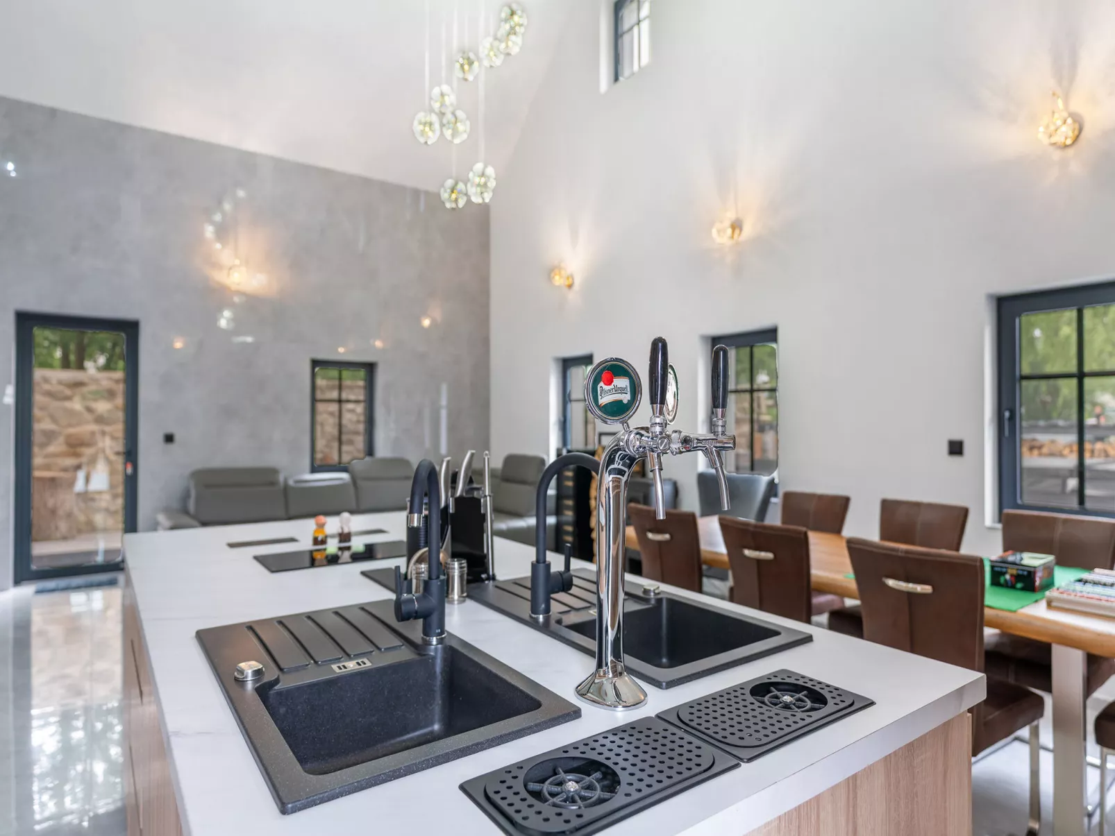 Party & Friends Villa-Binnen