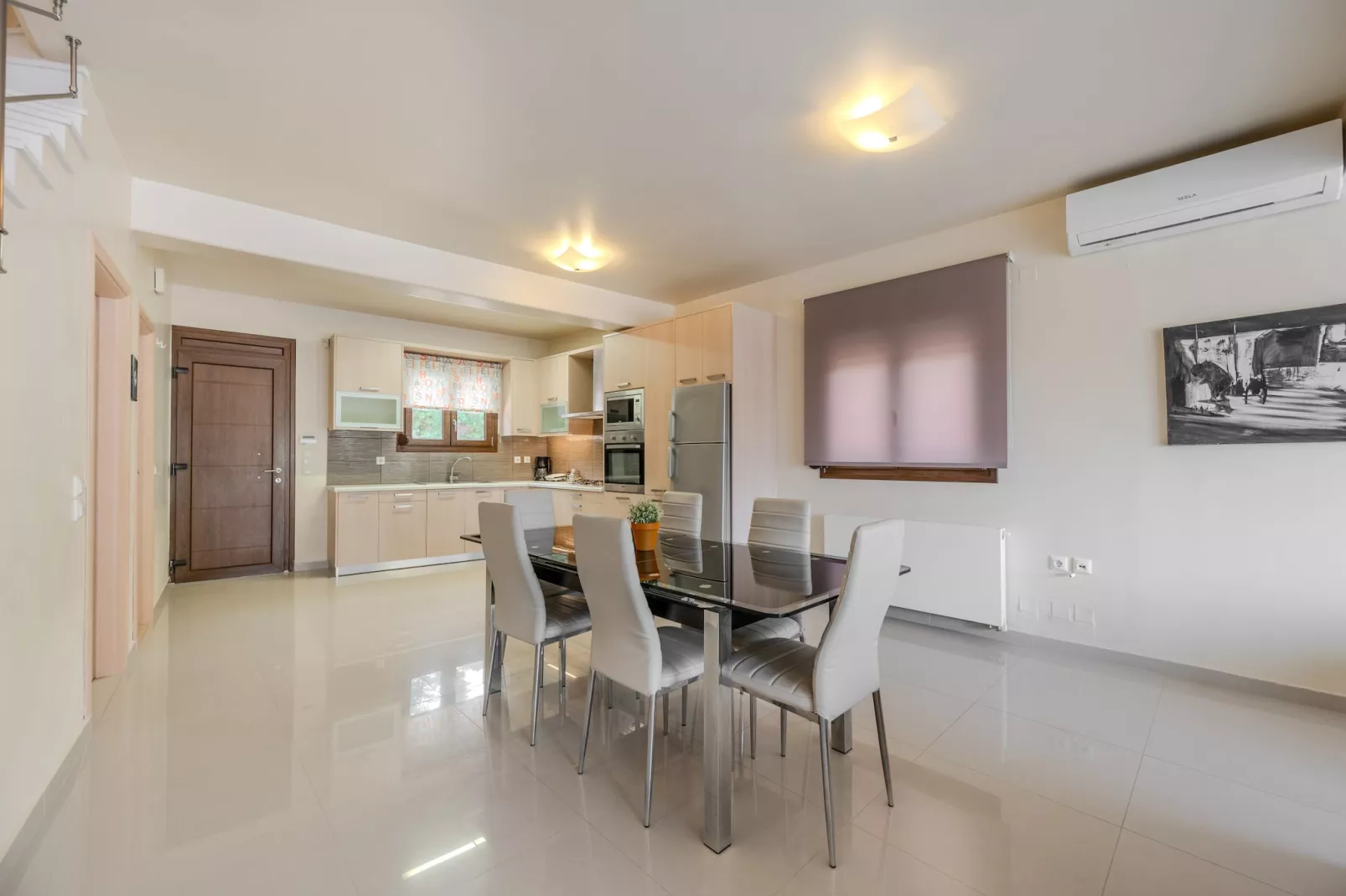 Villa Nikos-Eetkamer