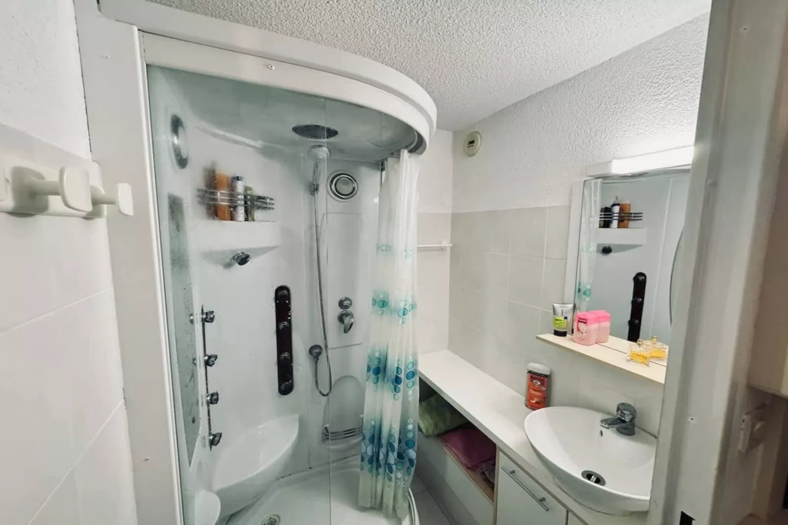 12 Plaisir Balnéaire-Badkamer