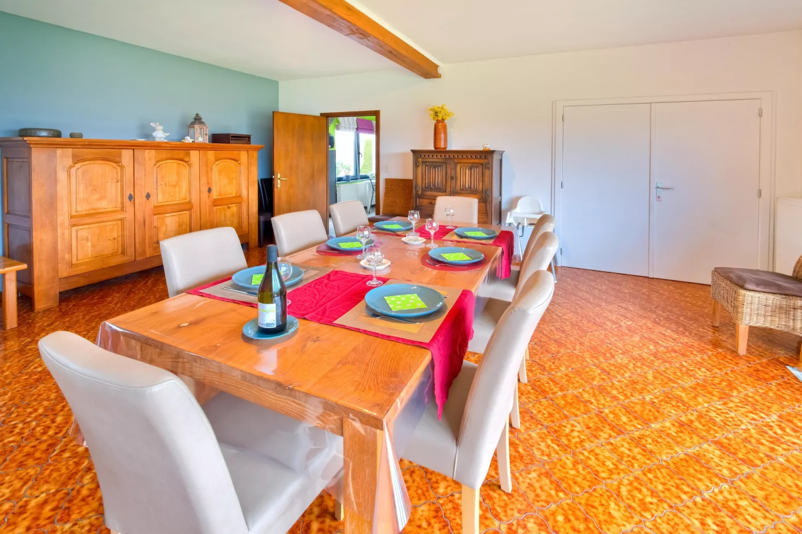 Très belle habitation à Lierneux pour 8 adultes-Eetkamer
