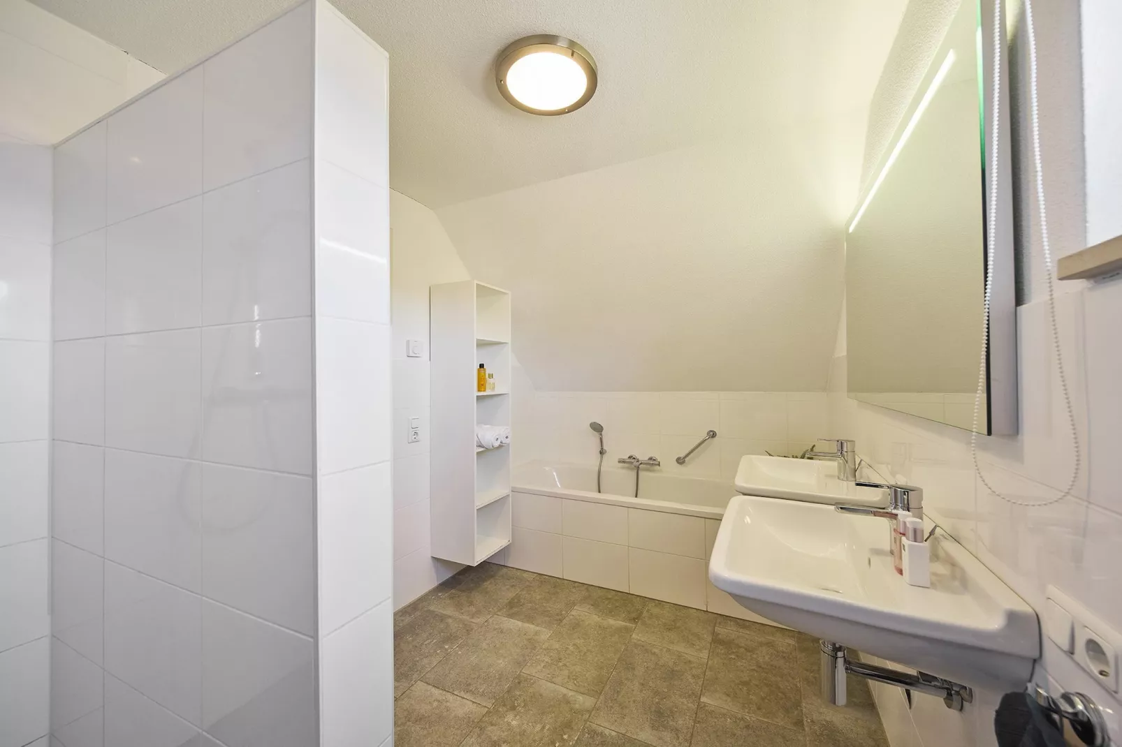 Buitenhof De Leistert 5 - Badkamer