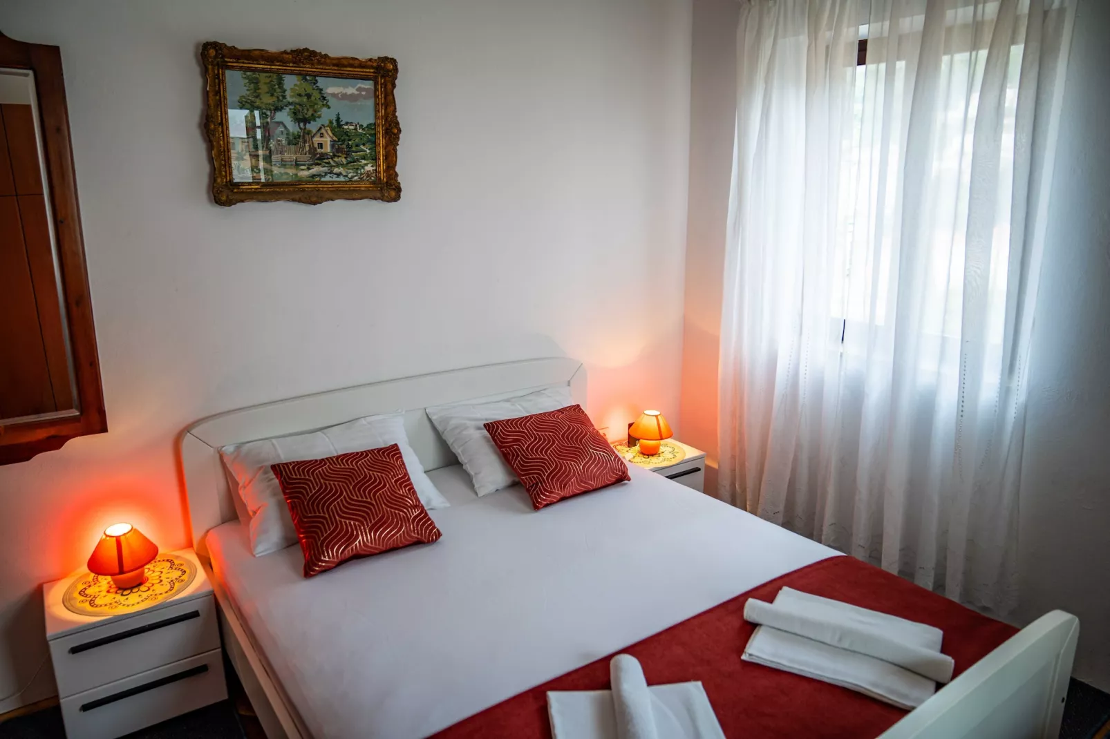 Guest House Cesic - Double Room No3-Slaapkamer