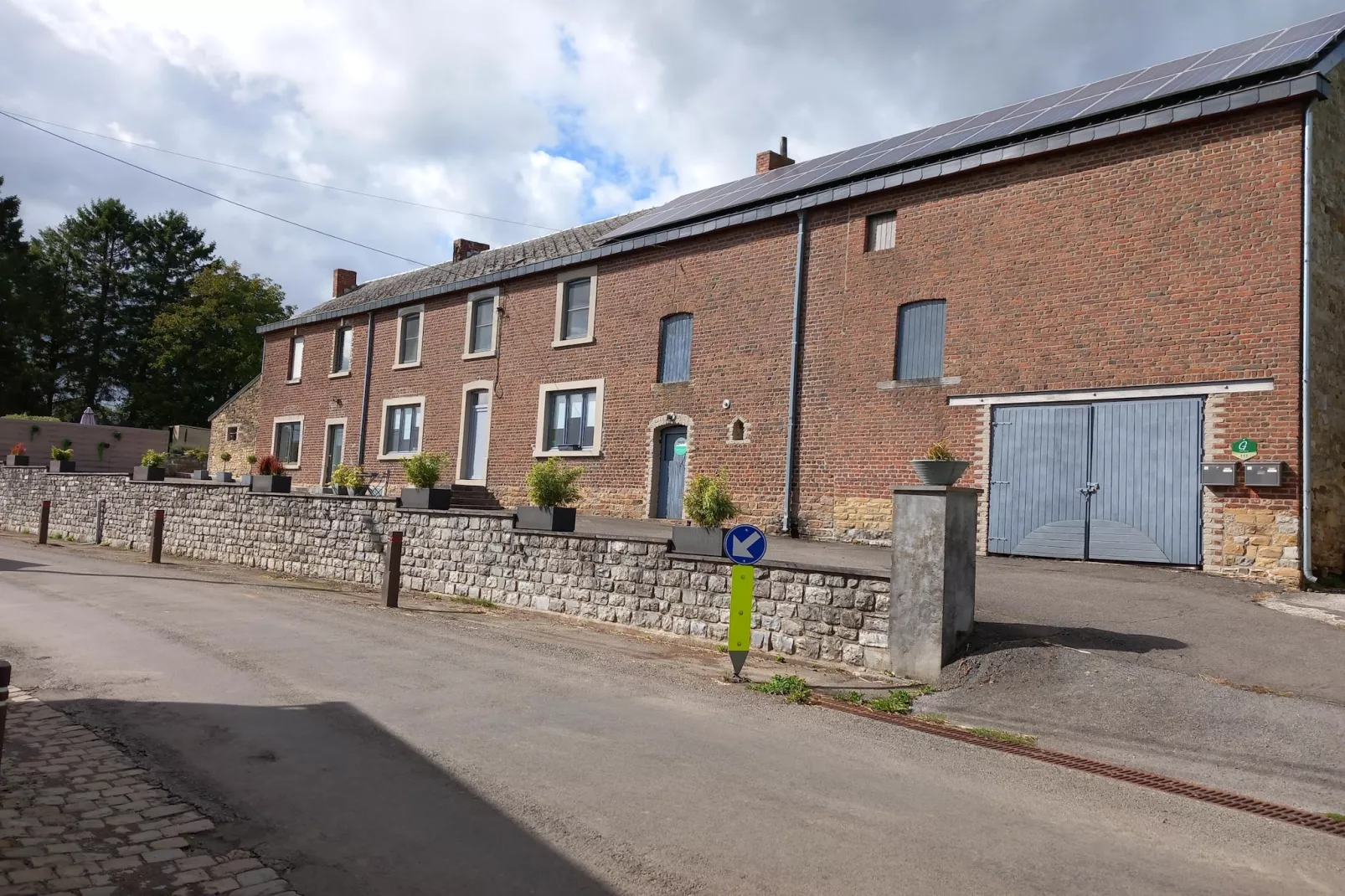La Maison à la Piscine-Buitenkant zomer
