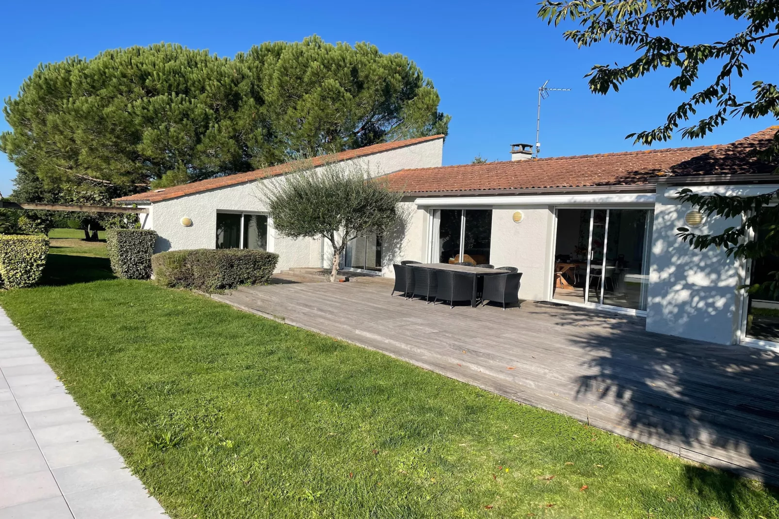 Villa Petite Champagne-Buitenkant zomer