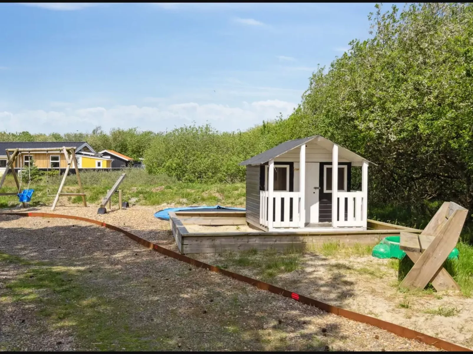 "Julie" - 1.5km from the sea