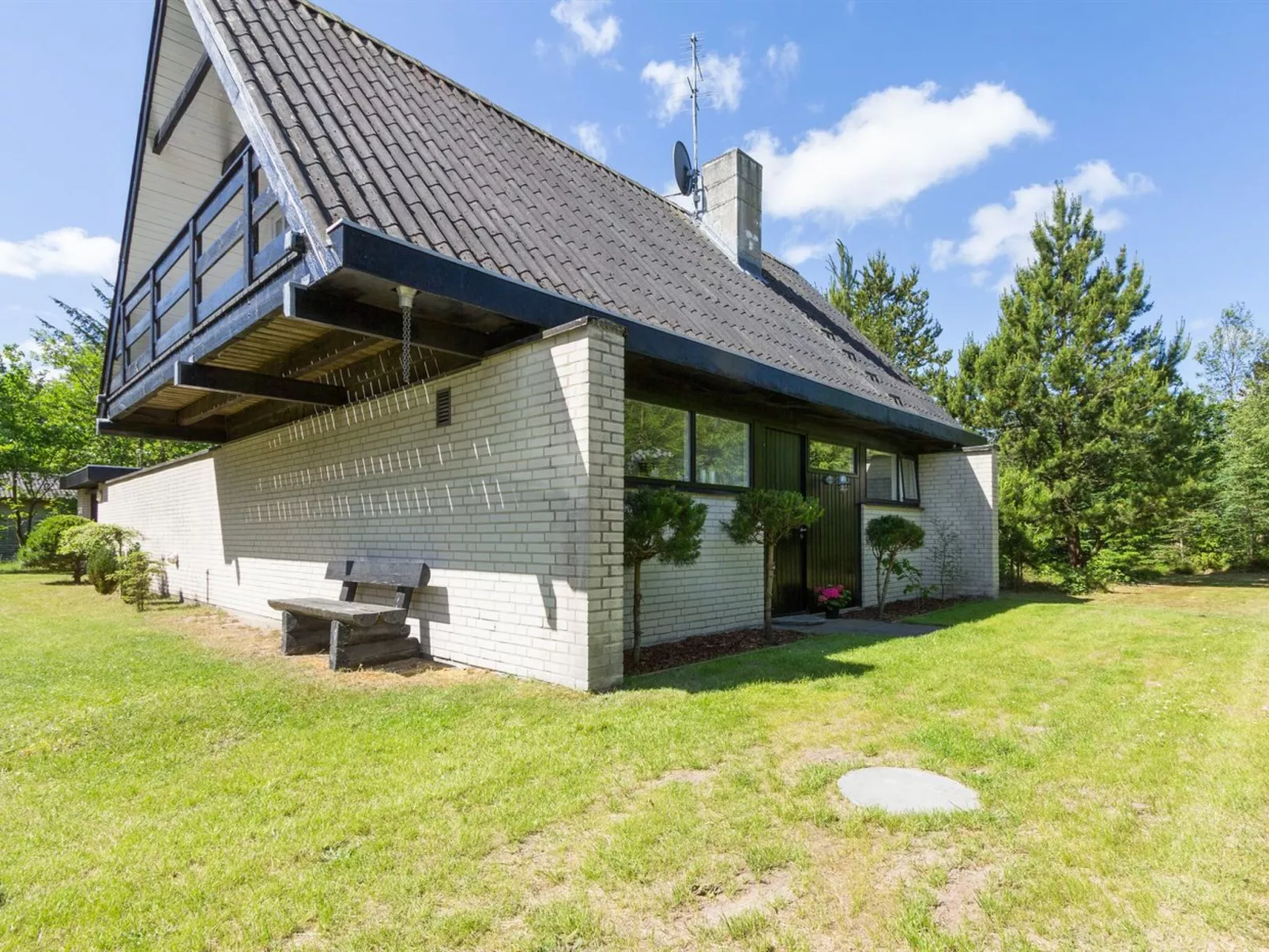 "Enya" - 600m from the sea