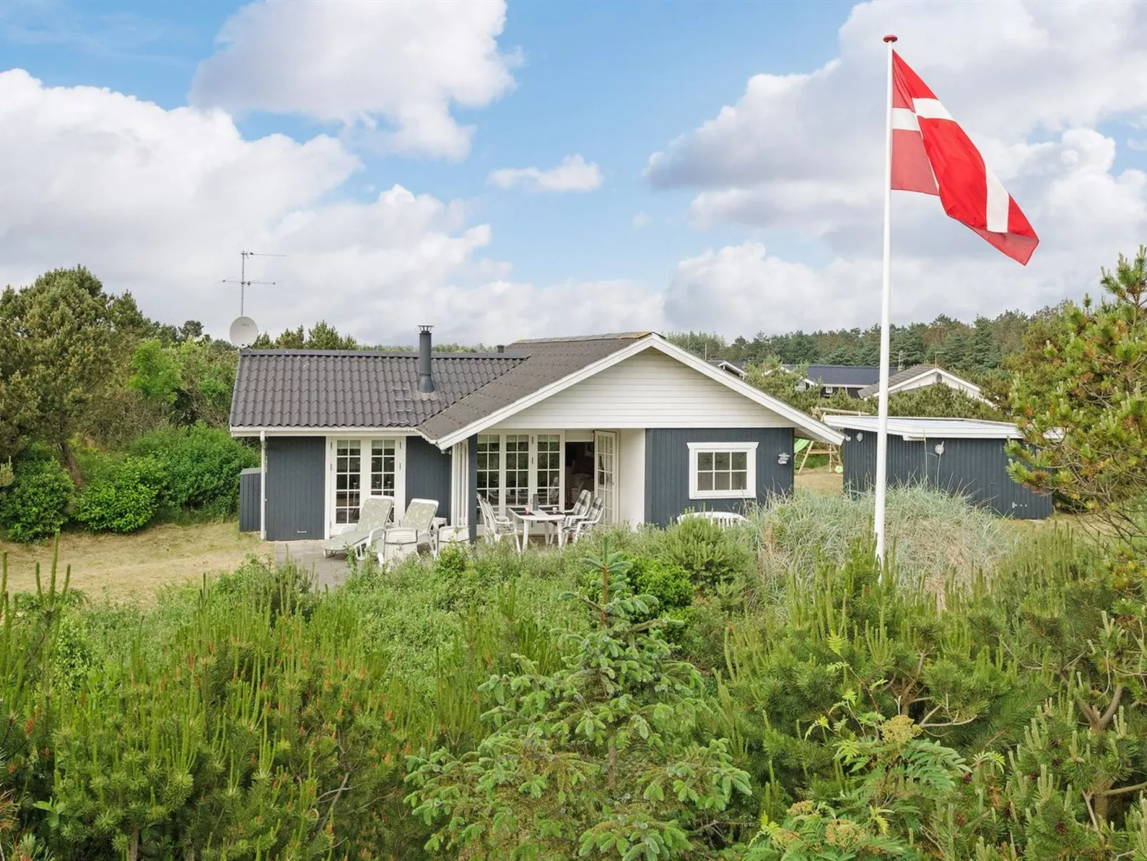 "Dines" - 1km from the sea