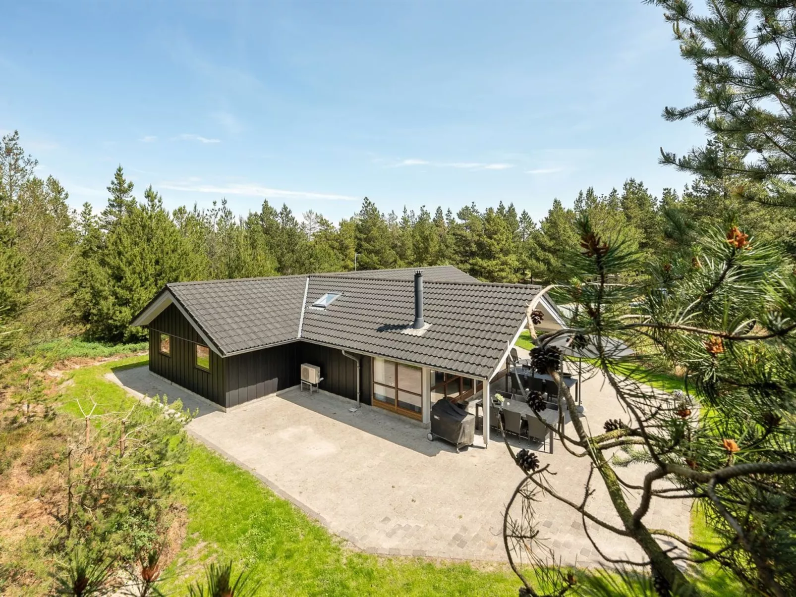 "Jonas" - 2.4km from the sea