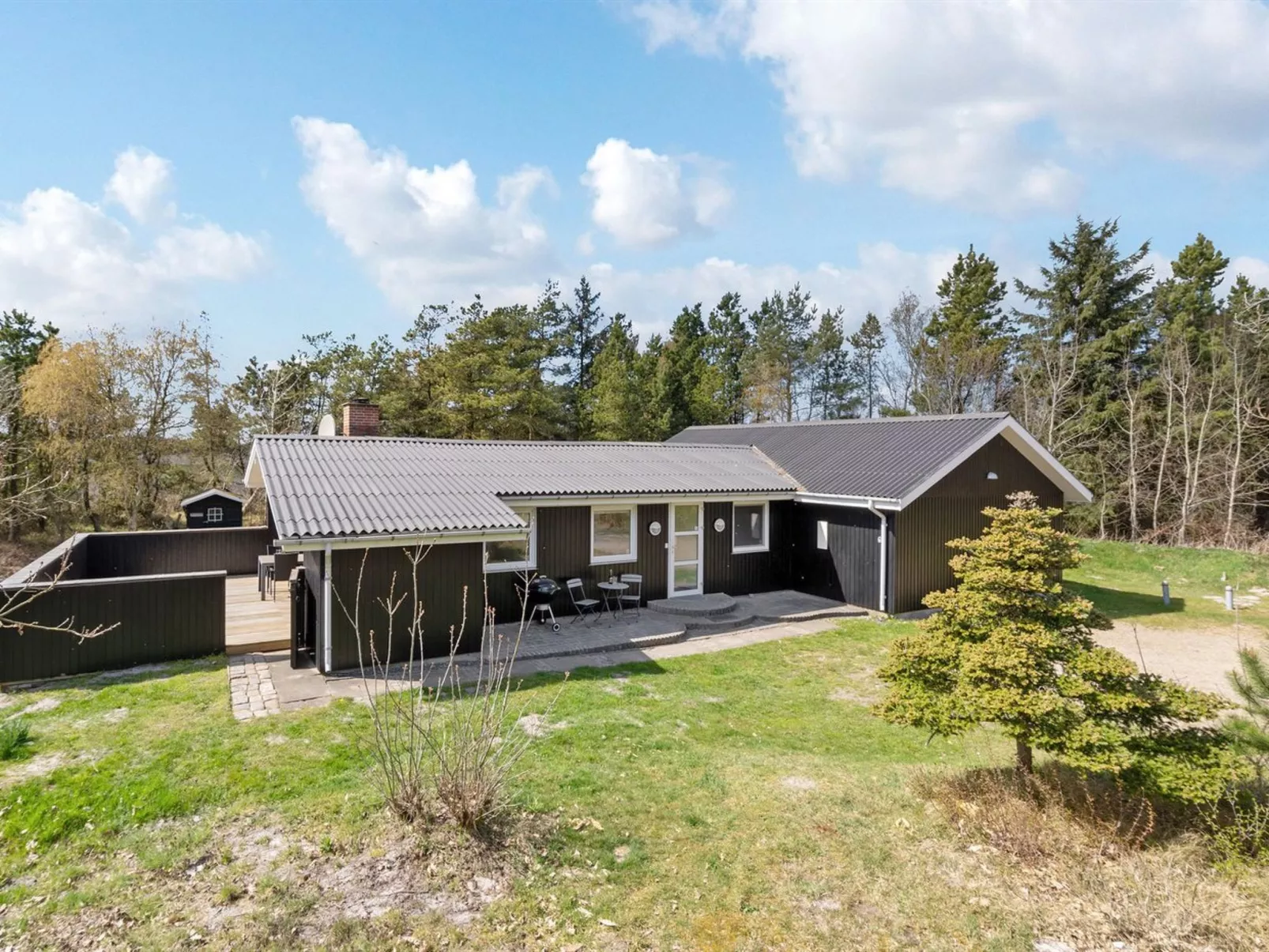 "Mikaela" - 1km from the sea