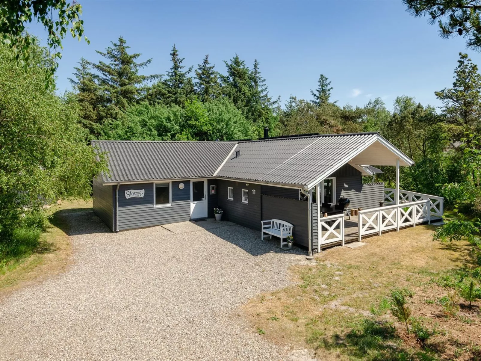 "Lane" - 675m from the sea