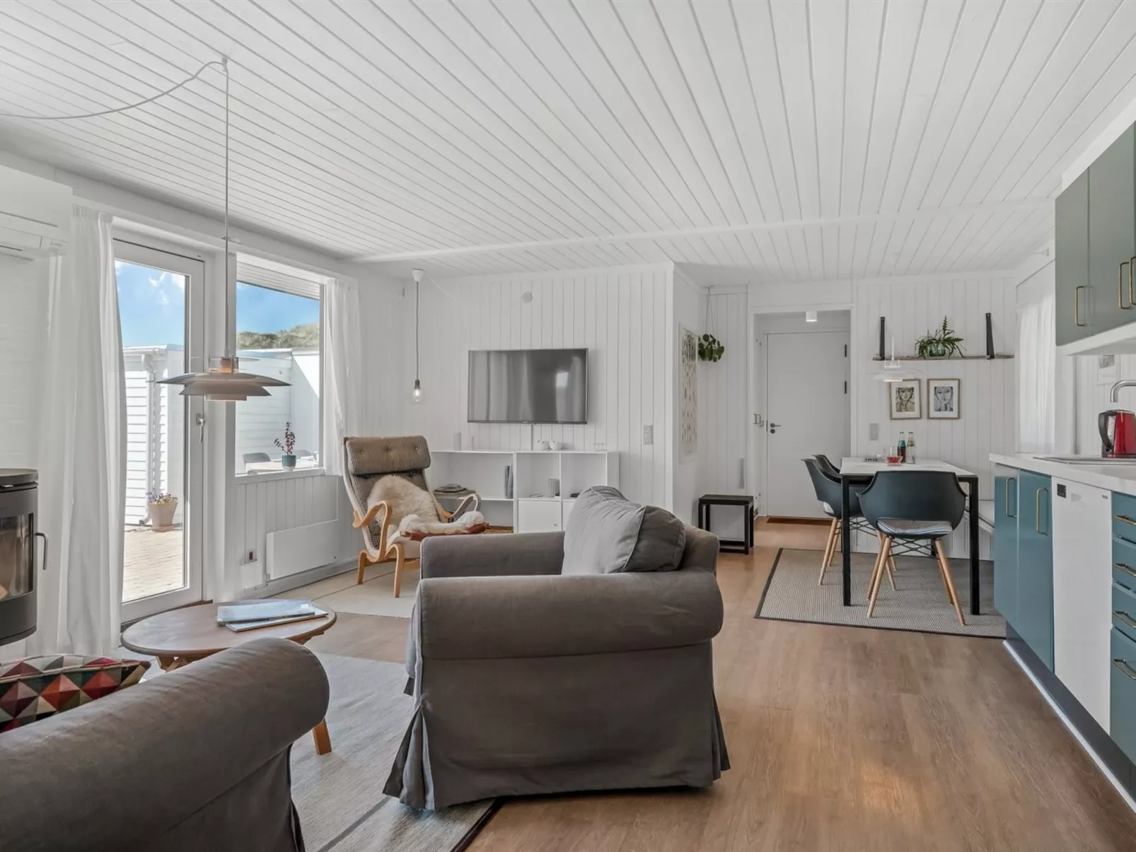 "Ingomar" - 300m from the sea