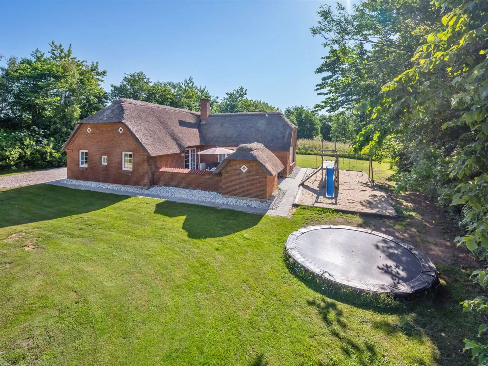 "Thana" - 1.4km from the sea