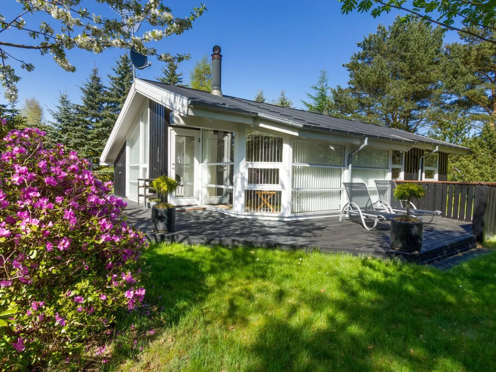 "Nafne" - 500m from the sea