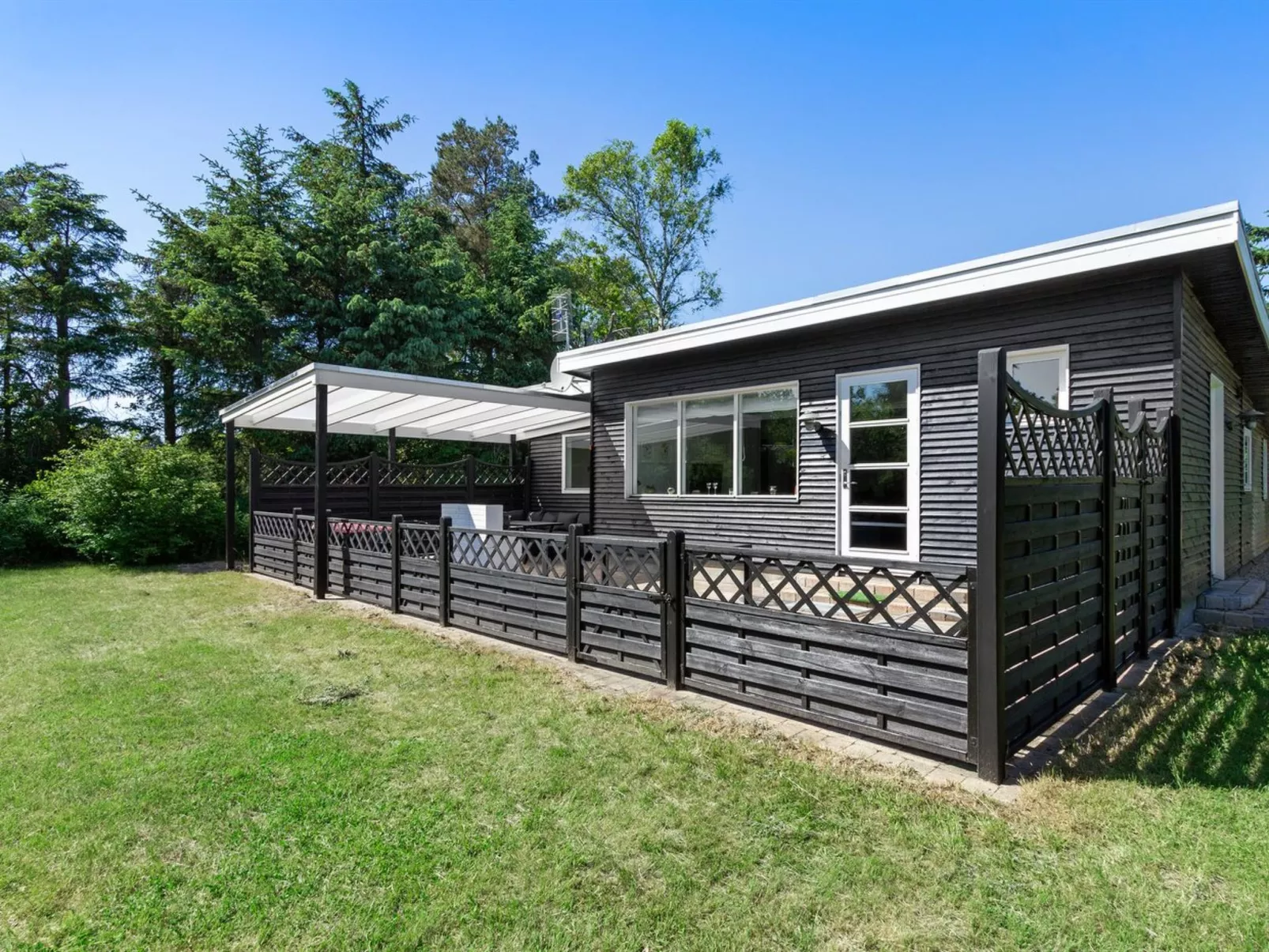 "Raya" - 250m from the sea