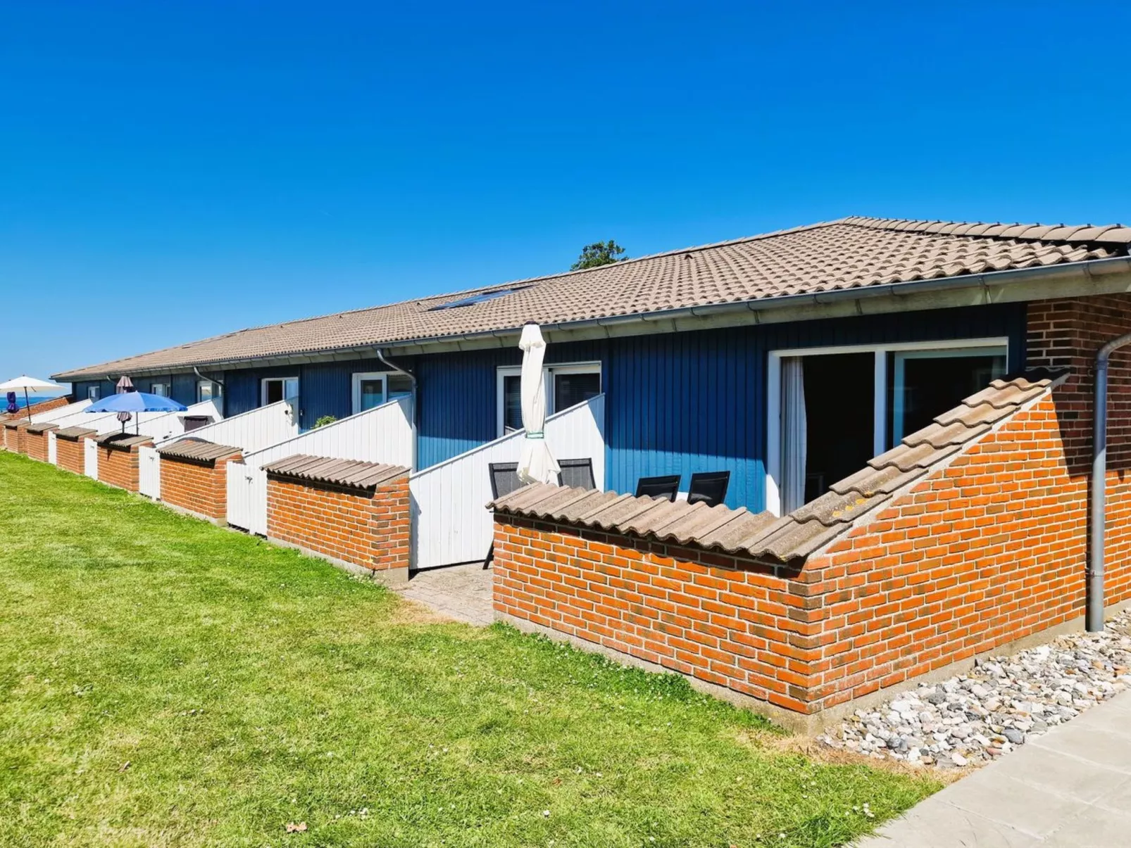 "Emira" - 50m from the sea