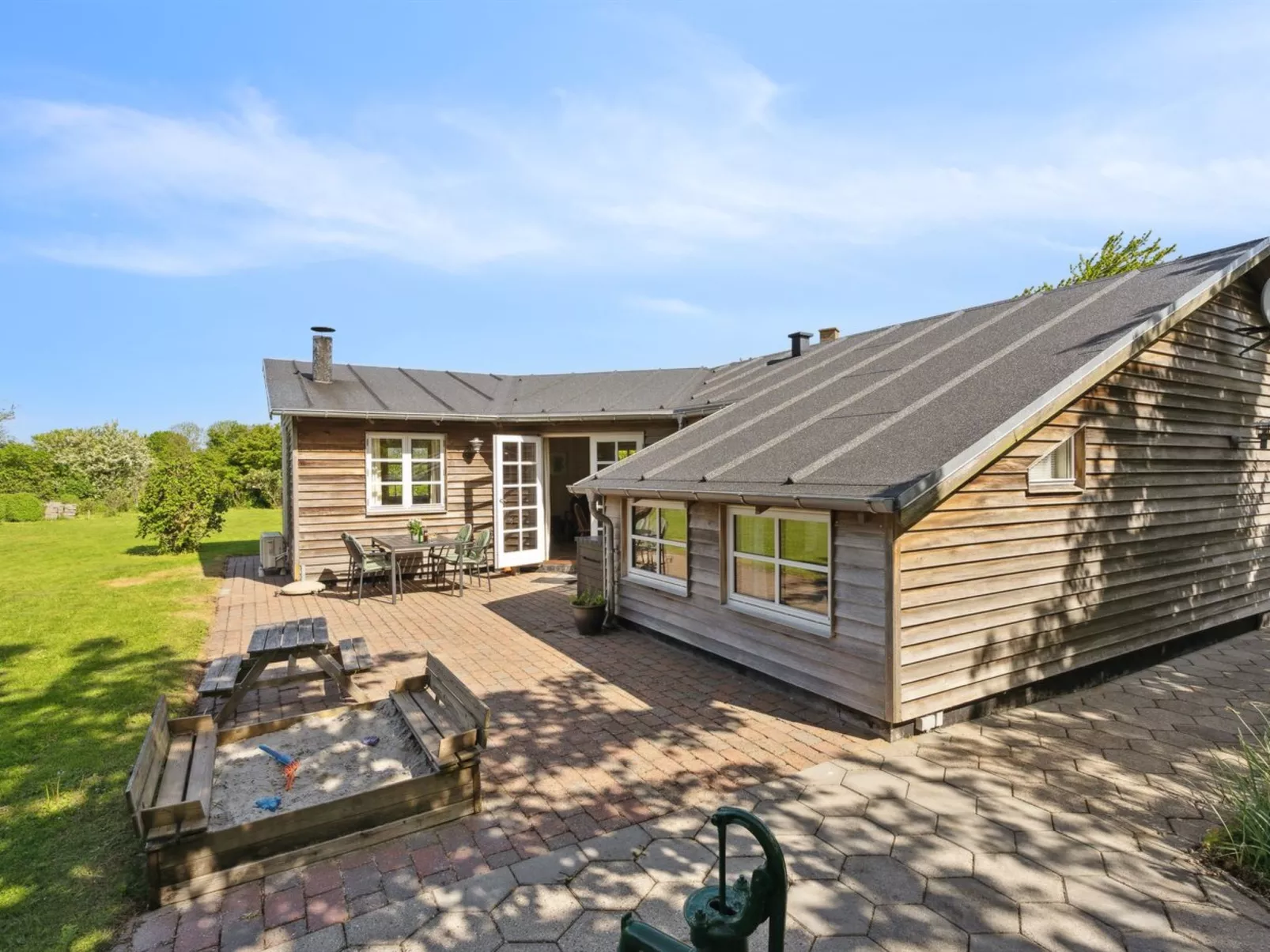 "Alma" - 400m from the sea