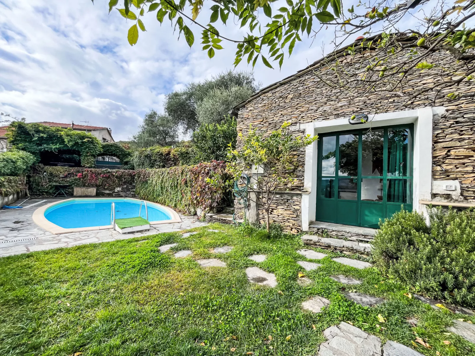 Laura (DOL281)-Buiten