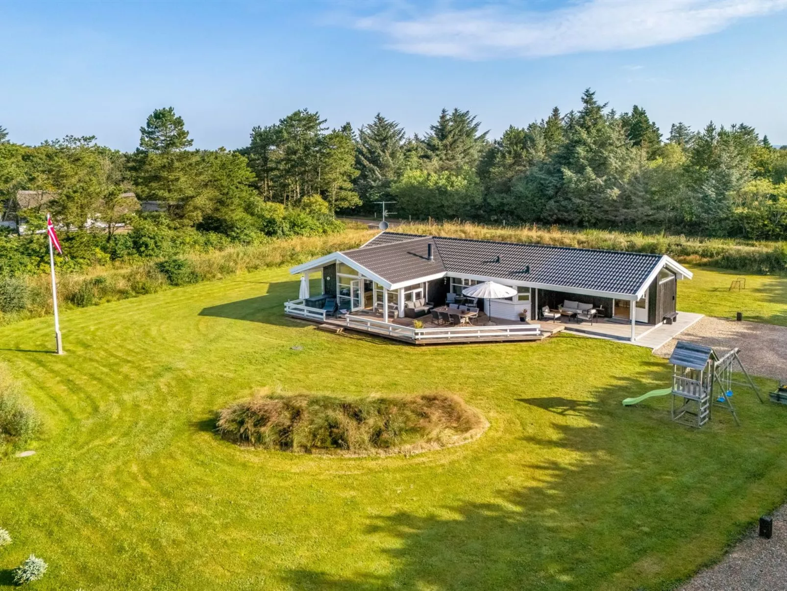 "Sviðandi" - 1.5km from the sea