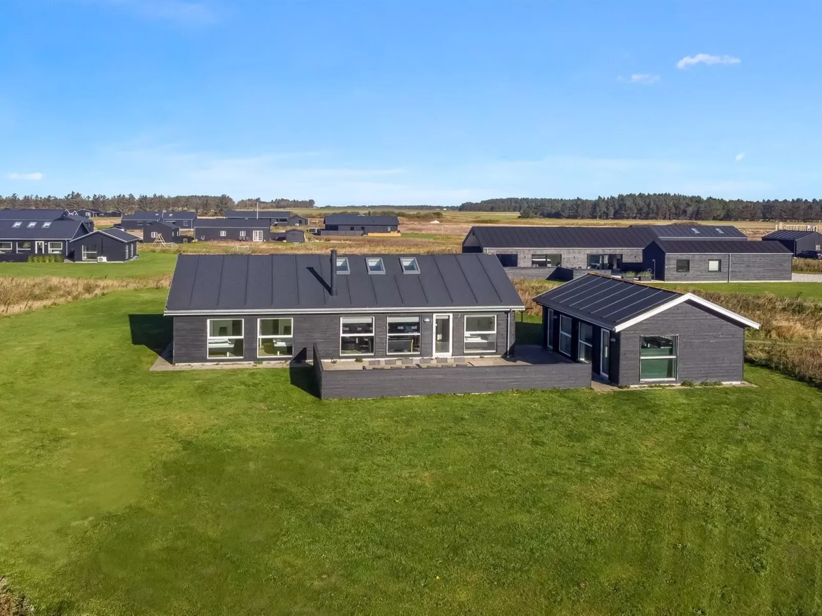 "Kirsi" - 1.6km from the sea