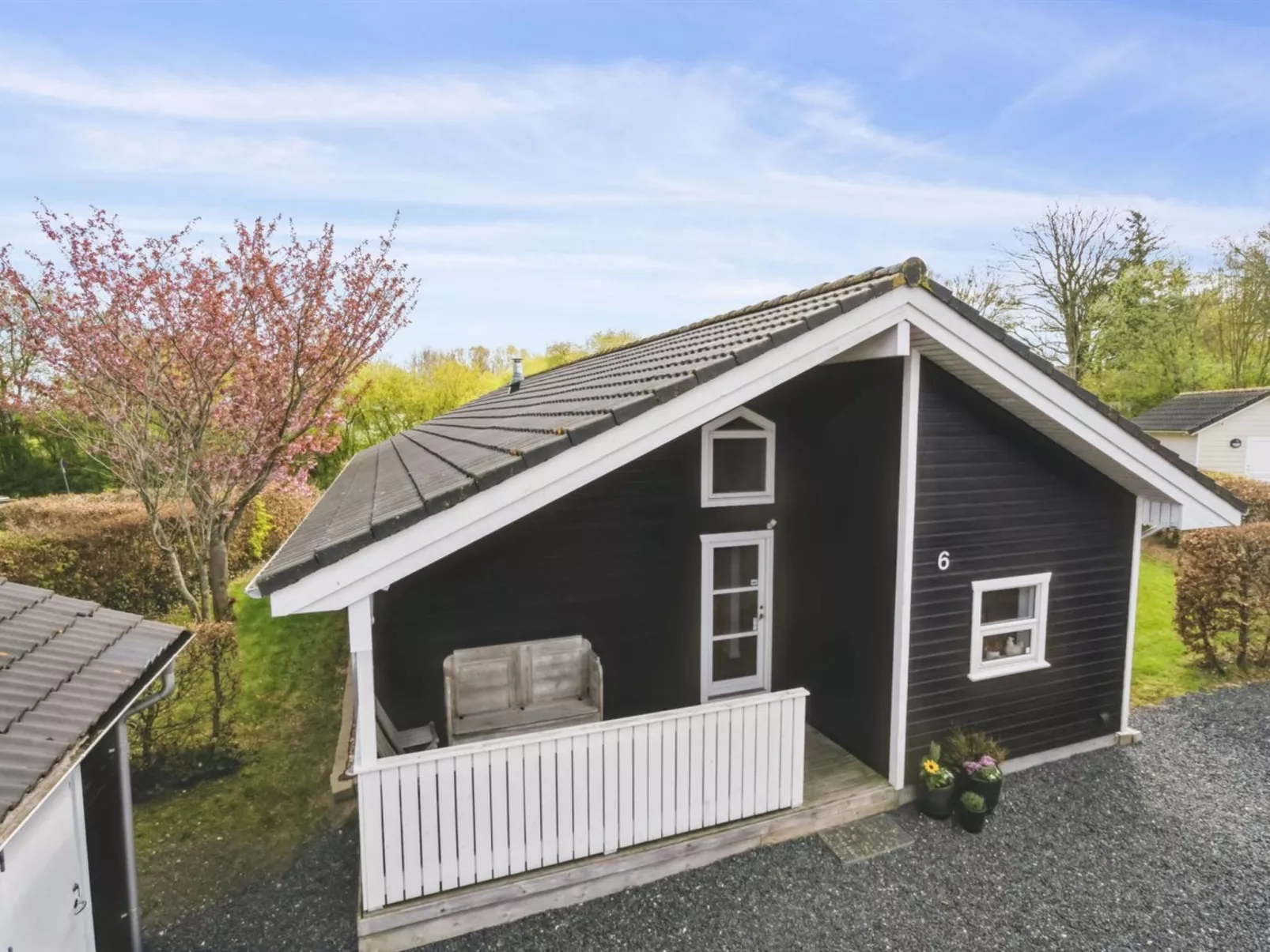 "Holmwith" - 200m from the sea