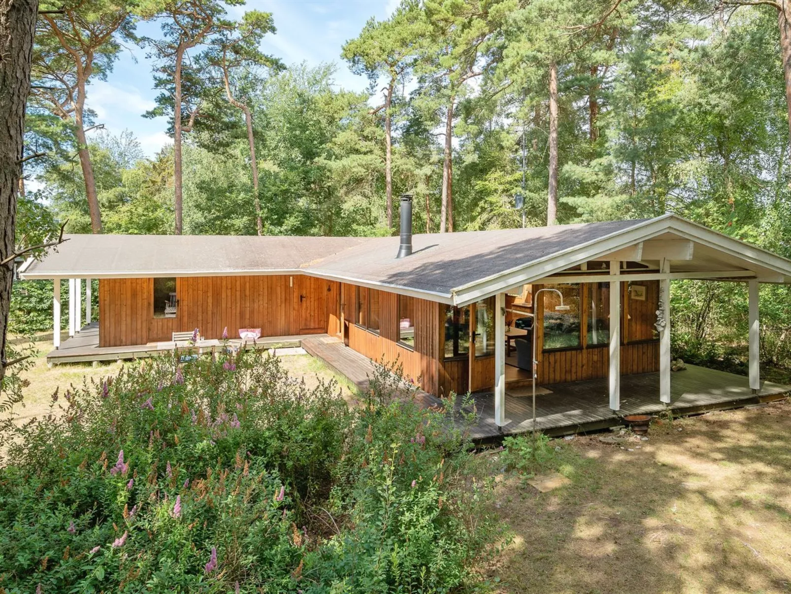 "Myrra" - 10m from the sea