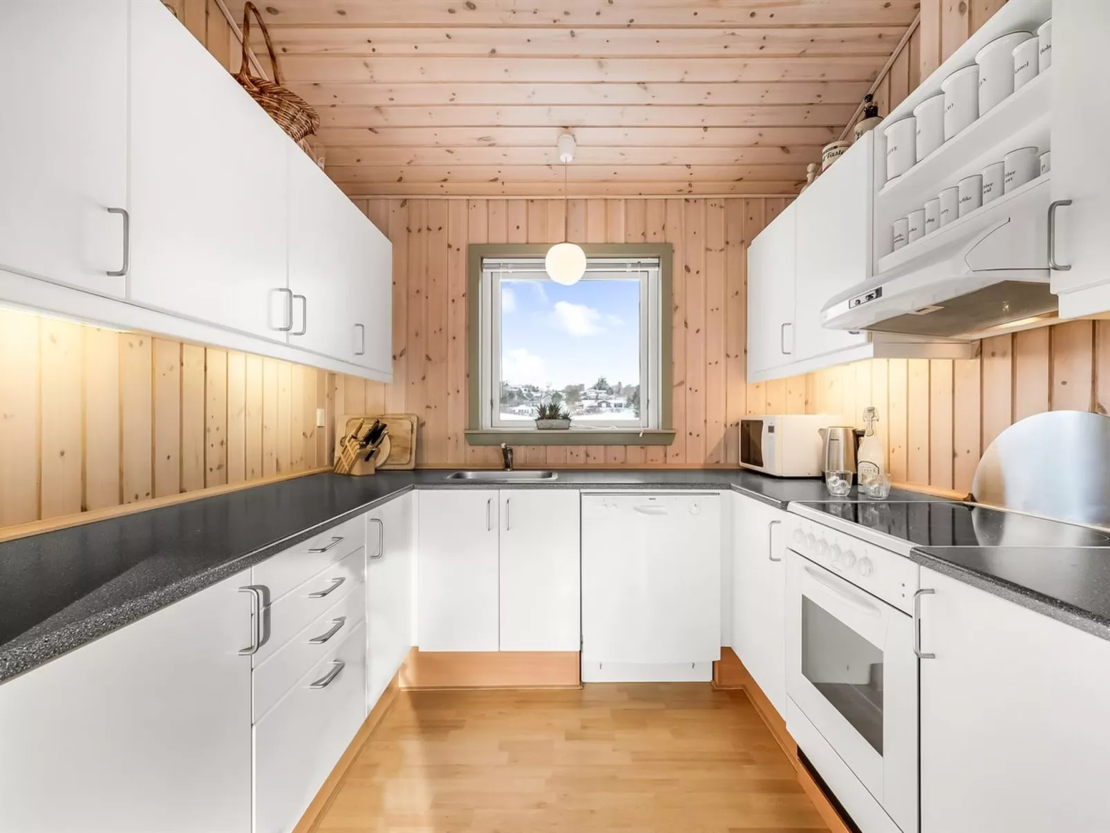 "Kai" - 500m to the fjord