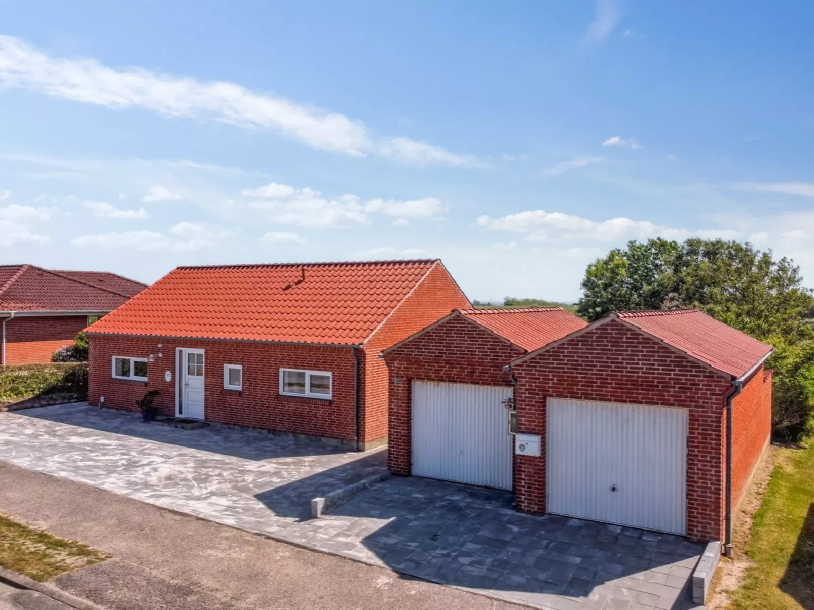 "Kiersten" - 5km from the sea