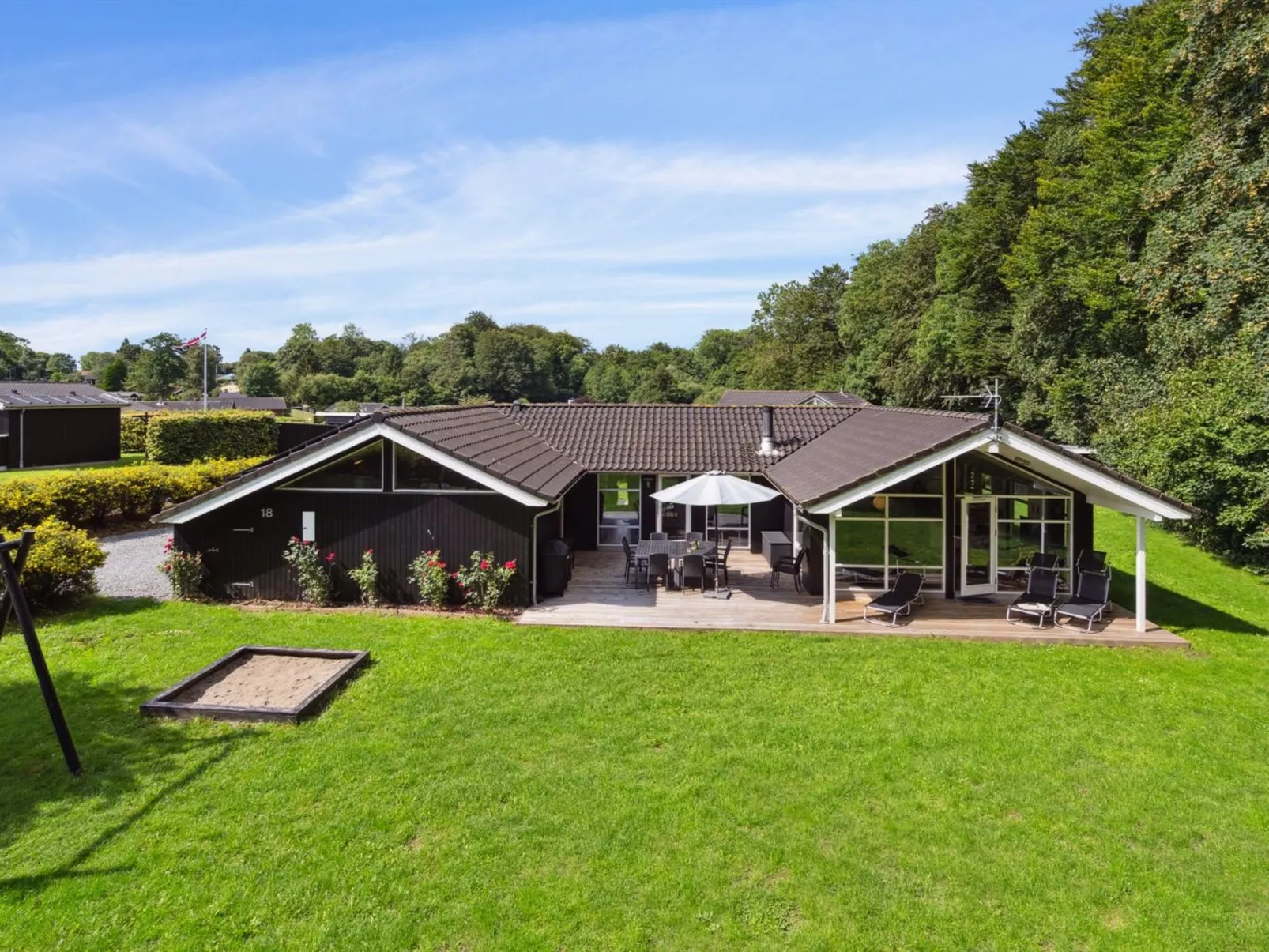 "Edin" - 150m from the sea