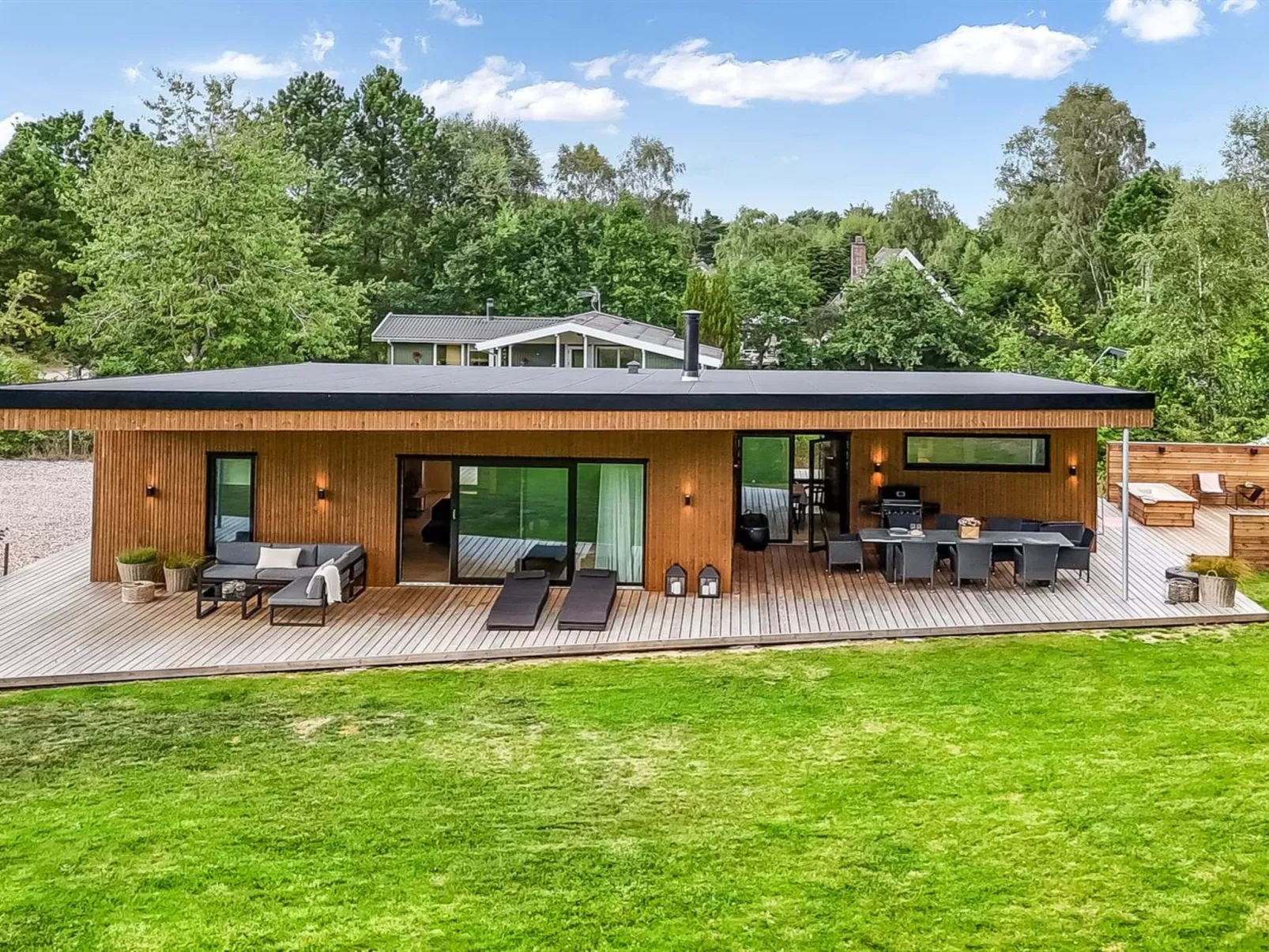 "Karlene" - 300m from the sea