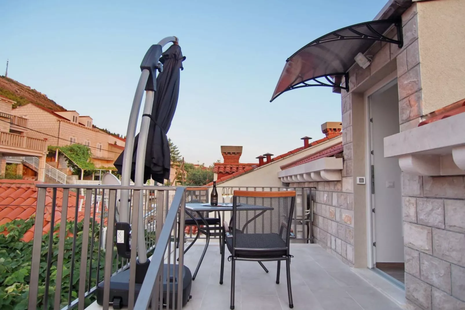 Apartments Sweet Escape - Studio Apartment with Terrace and Sea View (1)-Eetkamer