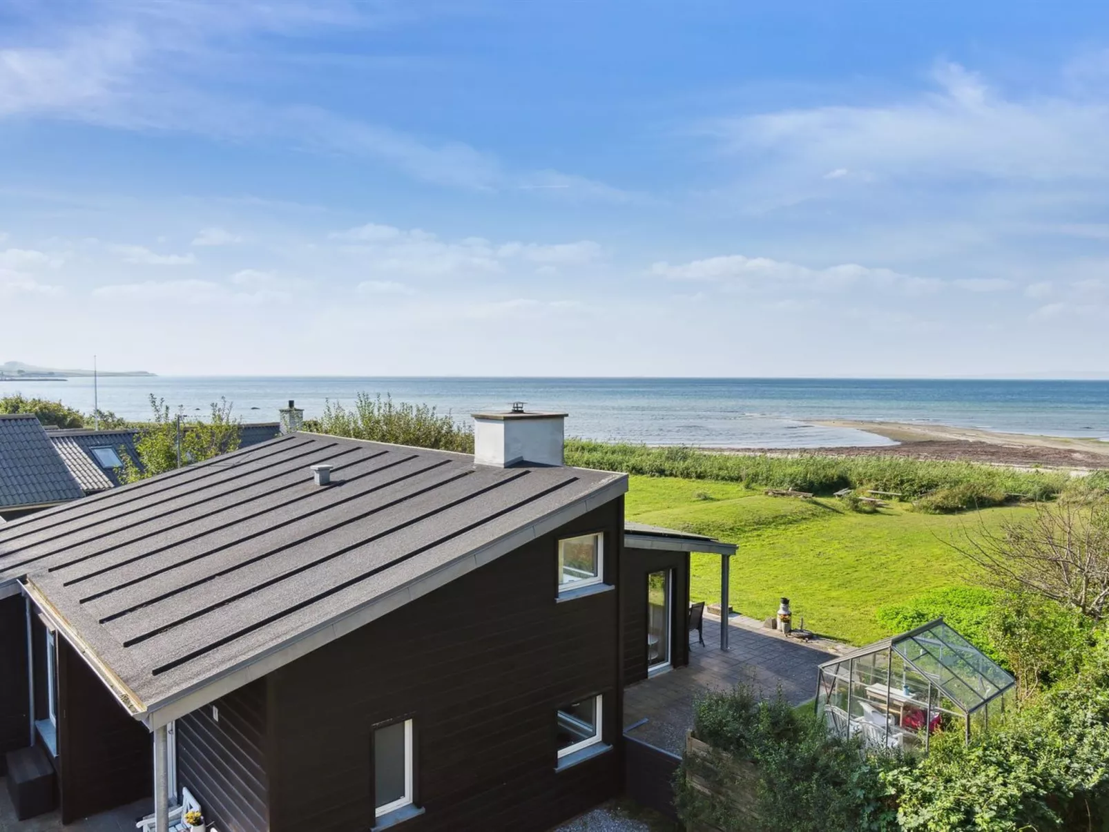 "Nilson" - 50m from the sea