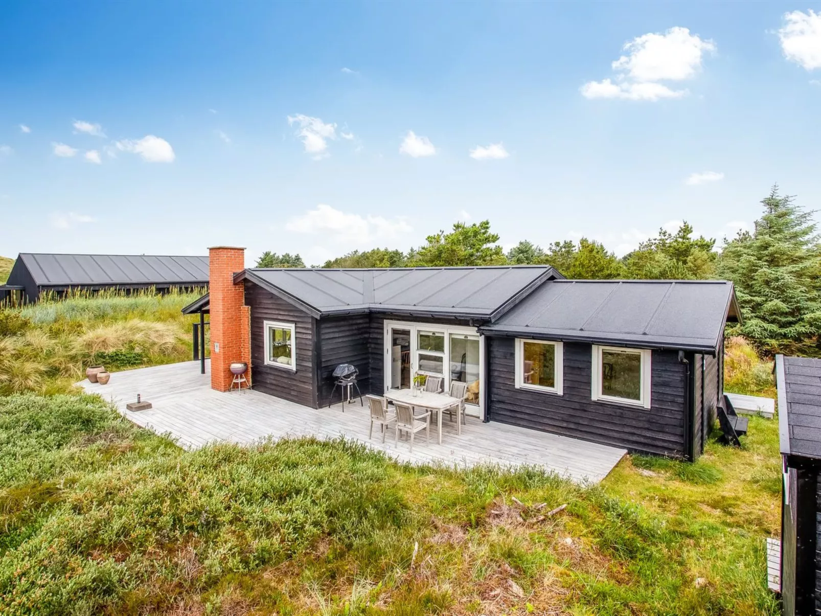 "Cate" - 900m from the sea