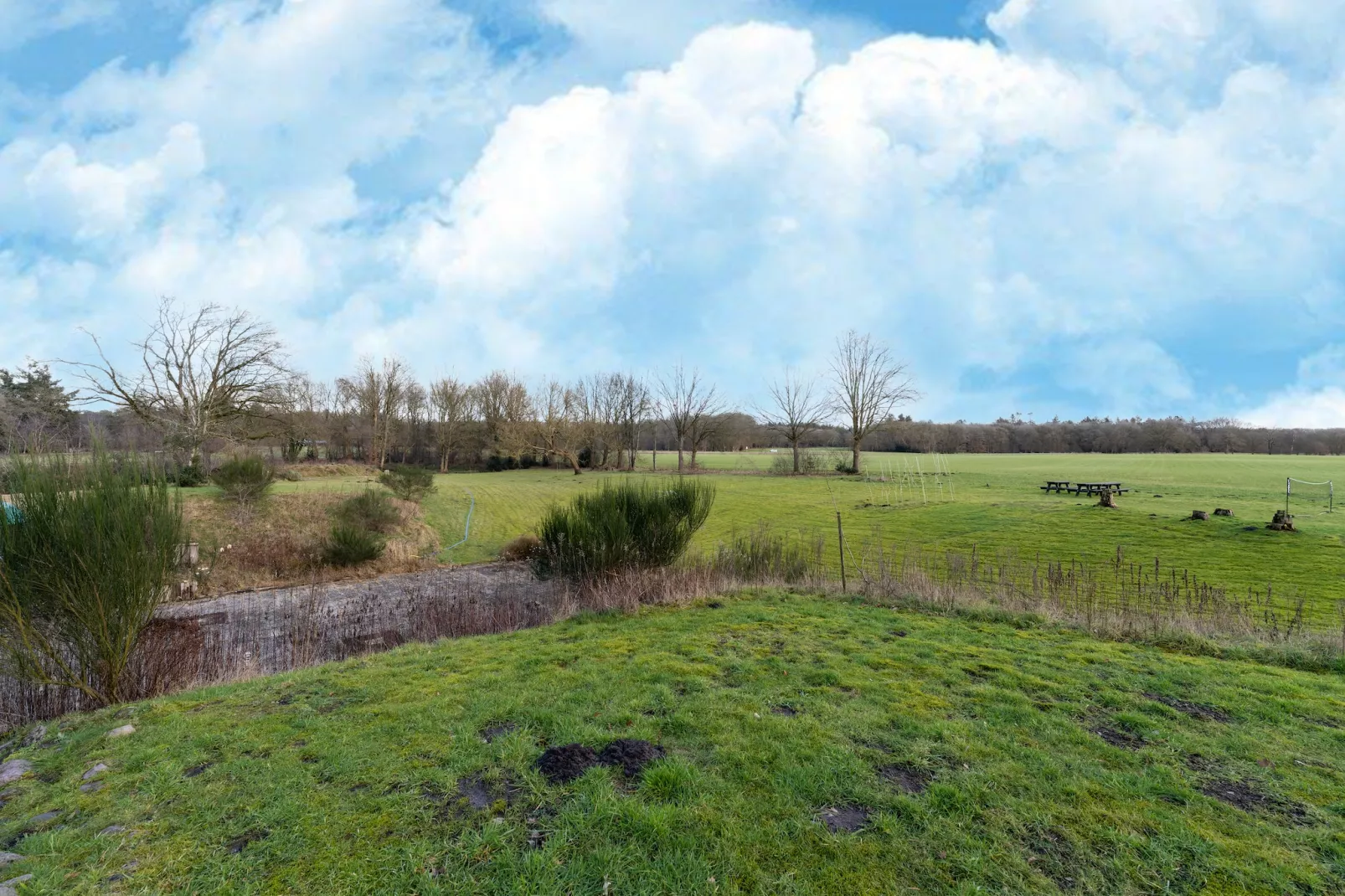 Landhuis Hezenes-Uitzicht zomer