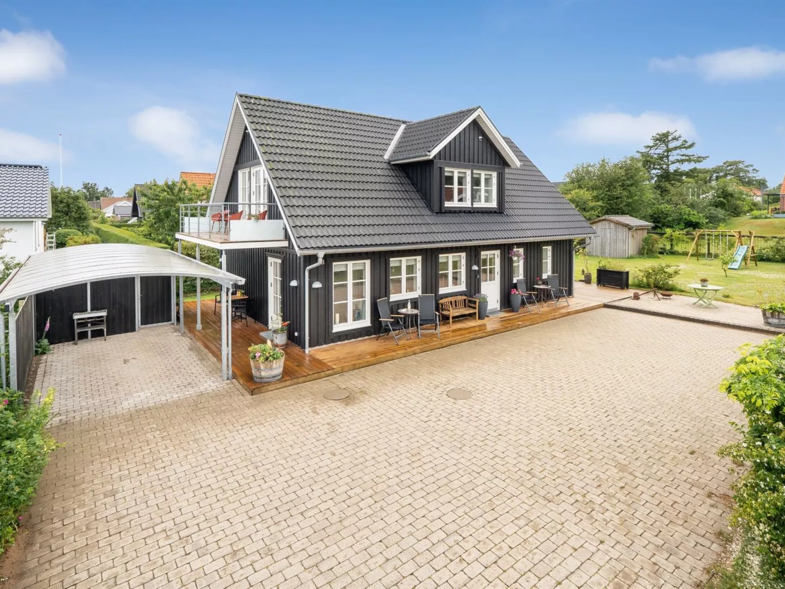 "Brune" - 330m from the sea