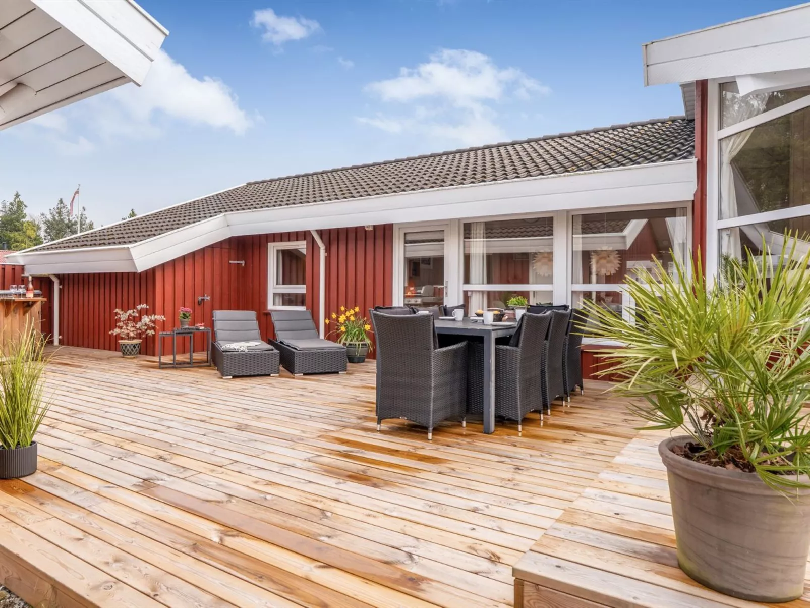 "Gunborg" - 2.5km from the sea