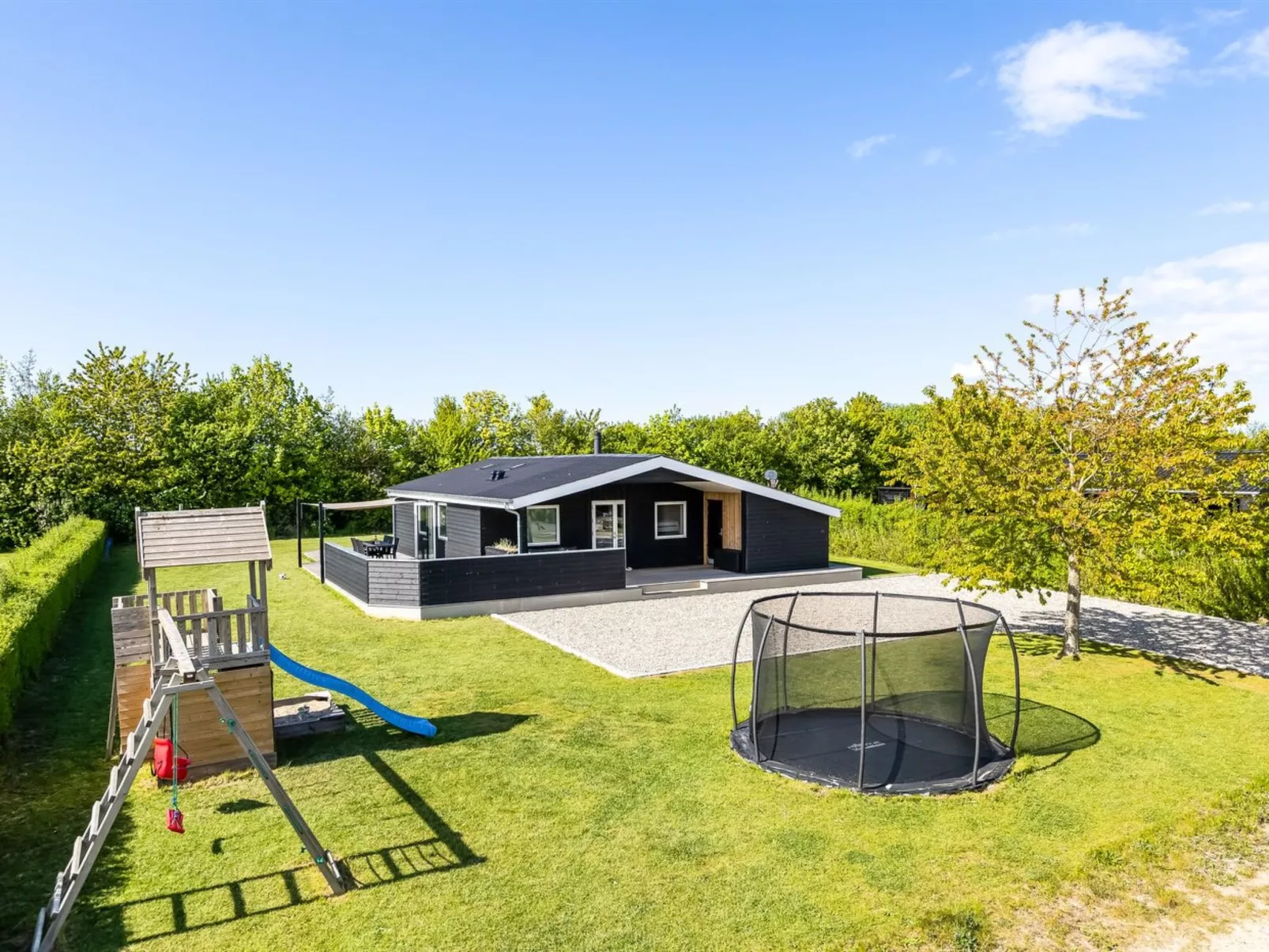 "Helmtrud" - 700m from the sea