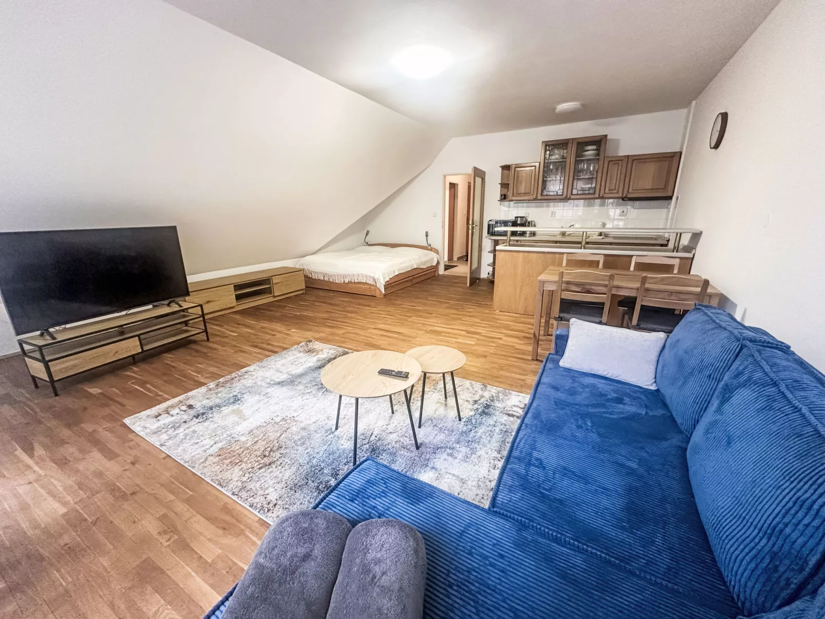 Rosie-Dolní náměstí-Binnen